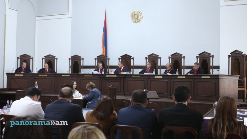 Խնդրում եմ որևէ կերպ չբացառել, որ կիրակի օրն էլ նիստ կունենանք. ՍԴ-ն միաձայն ընդունեց աշխատակարգը