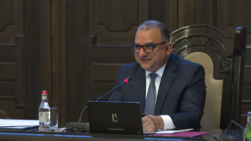Մի քիչ կարճ է պետք գրել էս նախագծերի վերնագրերը, պարոն Հակոբյան. Տիգրան Խաչատրյանը դժգոհություն հայտնեց ՊԵԿ նախագահին