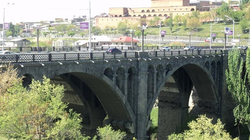 Փրկարարը, պարեկն ու շտապօգնության բժիշկը «Հաղթանակ» կամրջի վրա փրկել են երիտասարդ տղայի կյանքը