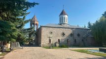Նրա գործունեությունը, որպես հասարակական գործչի և հարգված հոգևորականի, միայն այդ առաքելությամբ չի ավարտվել. Աբրահամյան
