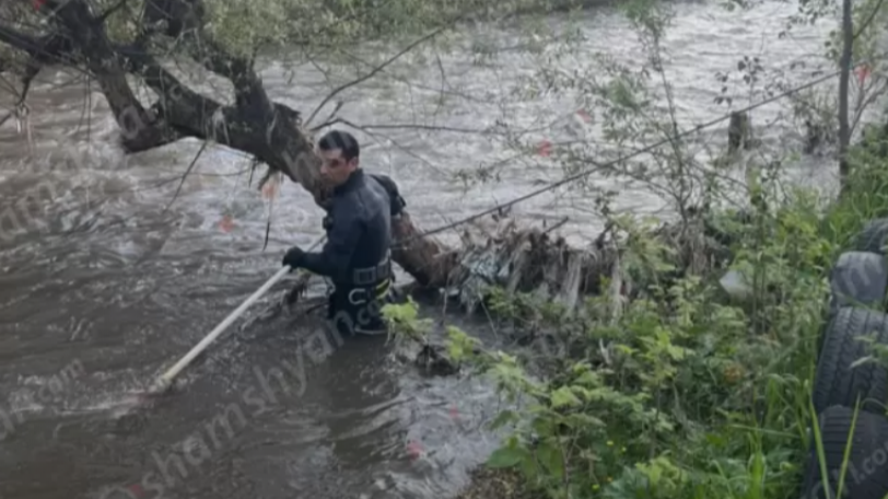 Փամբակ գետն ընկած 7-ամյա և 13-ամյա քույրերի որոնումներին միացել են Երևանից ժամանած հատուկ փրկարարներն ու ջրասուզակները