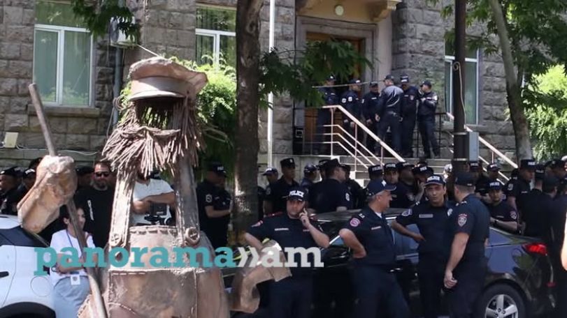 Մի փոքր նվեր կփոխանցեն, որ երբ ԿԸՀ նախագահը բուռն և անհաղթահարելի ցանկություն ունենա, կարողանա այդ պարագաներով նկարչություն իրականացնել. Տոնոյան