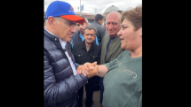 Նախորդ ընտրությանն, այ այնտեղ իմ ձեռքը բռնեցիք. Սպիտակցի կինը՝ Փաշինյանին