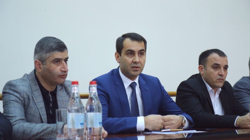 Մանիպուլյացիա չանեք. Գեղարքունիքի մարզպետը թույլ չտվեց գյուղացուն Փաշինյանի մոտ չգործող դպրոցի հարցը բարձրացնի
