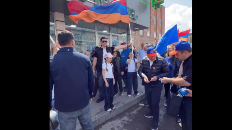 ԻՔՄ-ն մինչև կես միլիոն դրամ պարգև է խոստանում դպրոցականներին կամ ուսուցիչների ստիպողաբար ՔՊ-ի հանրահավաքին տանելու տեղեկության համար