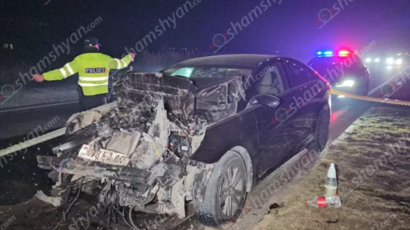 «Hyundai Elantra»-ի և «УАЗ»-ի բախման հետևանքով ջրի տարաները հայտնվել են ճանապարհի երթևեկելի գոտում