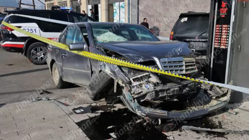 Ավտովթար-վրաերթ «Toyota Camry»-ի և «Mercedes»-ի մասնակցությամբ