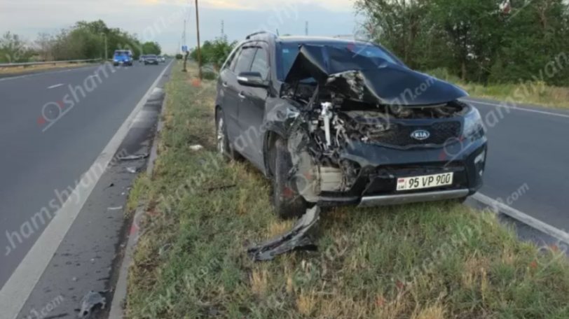 «Mitsubishi Pickup»-ի, «Opel»-ի և Kia Sorento»-ի բախման հետևանքով վեջինը հայտնվել է բաժանարար գոտու կանաչ գազոնում