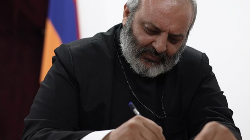 Միայն խնդրում եմ ձեզ չերկնչեք թշնամուց, որը զավթել է Հայոց Պետությունը. Բագրատ սրբազանը՝ ԱԱԾ նկուղից
