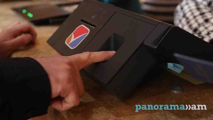 Գյումրում հանձնաժողովը թույլատրել է, որ մայրը քվեարկի անգործունակ ճանաչված որդու փոխարեն. Պառլամենտարիզմի զարգացման միջազգային կենտրոն