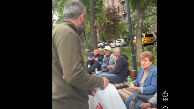 «Բոլորին դեմ եմ» կուսակցությունն ատելության թույնի դեմ Արաբկիրում թան ու մածուն է բաժանել