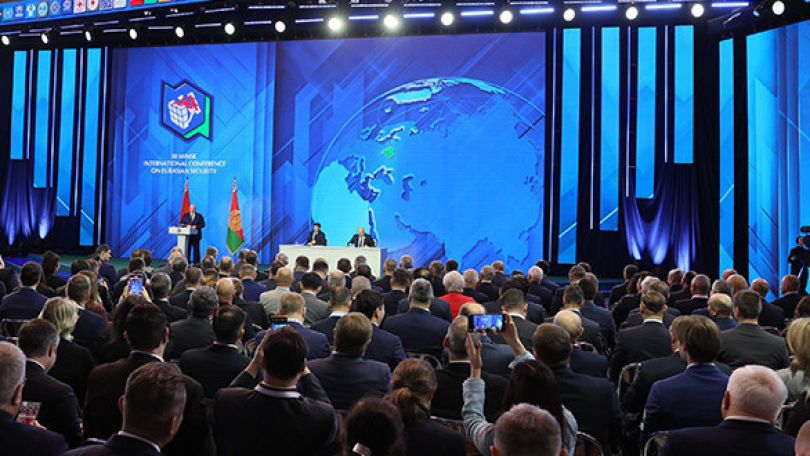 Лукашенко выразил надежду на долгосрочное решение конфликта между Азербайджаном и Арменией