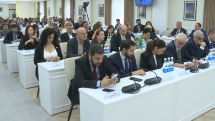 Երևանի ավագանու նիստի օրակարգի 51 նախագծից մնաց 38, իսկ հաջորդ նիստը նշանակվեց մայիսի 7-ի
