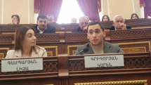Թեժ լեզվակռիվ Աննա Հակոբյանի՝ Գյումրու ավագանու անդամ ազգականի և Մարտուն Գրիգորյանի «Մեր քաղաքը» խմբակցության անդամների միջև