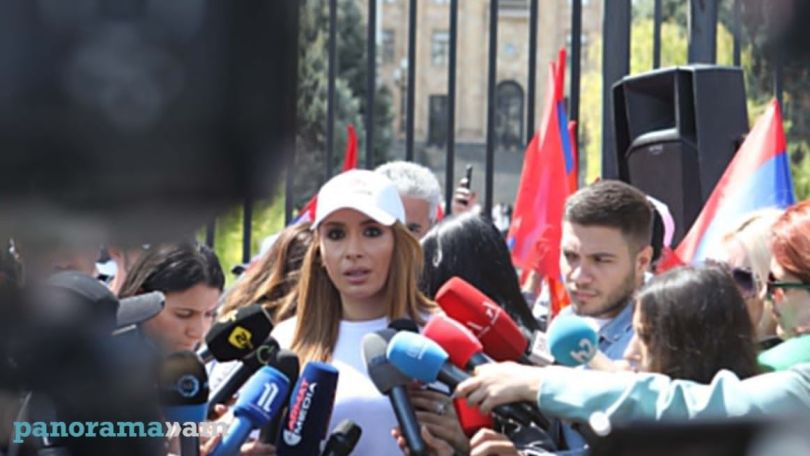 Мелоян напомнила Пашиняну лозунги 2018 года: «Пришедший на волне борьбы против третьего срока должен уйти из-за стремления к третьему сроку»