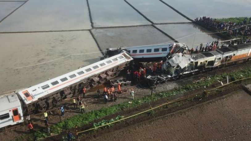 Train crash in Indonesia kills 14