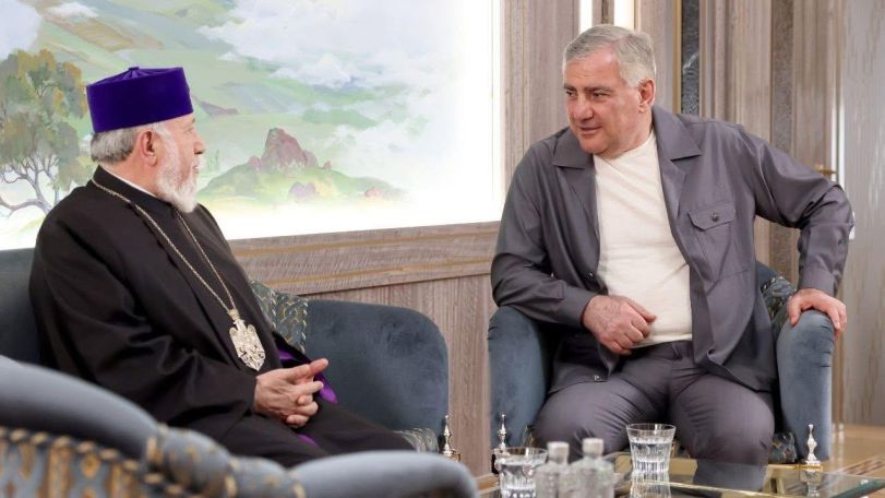 Վեհափառը իր հայրապետական օրհնությունն է բերել շարունակական ապօրինի կալանքում գտնվող ազգային բարերարին