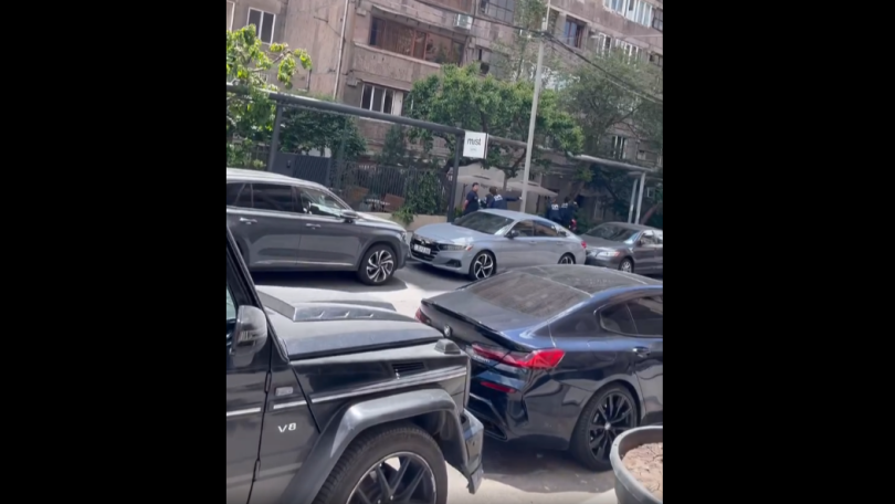Քաղաքապետարանի աշխատակիցները աշխատանքային ժամին Փաշինյանի և ՔՊ-ի պաստառներն են փակցնում. Ահազանգում է Նարեկ Մանթաշյանը