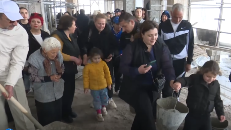 Թոշակառուների մեծ խումբ է այցելել Հատիս լեռան գագաթ՝ Քրիստոսի մոնումենտալ արձան-համալիրի կառուցման վայր