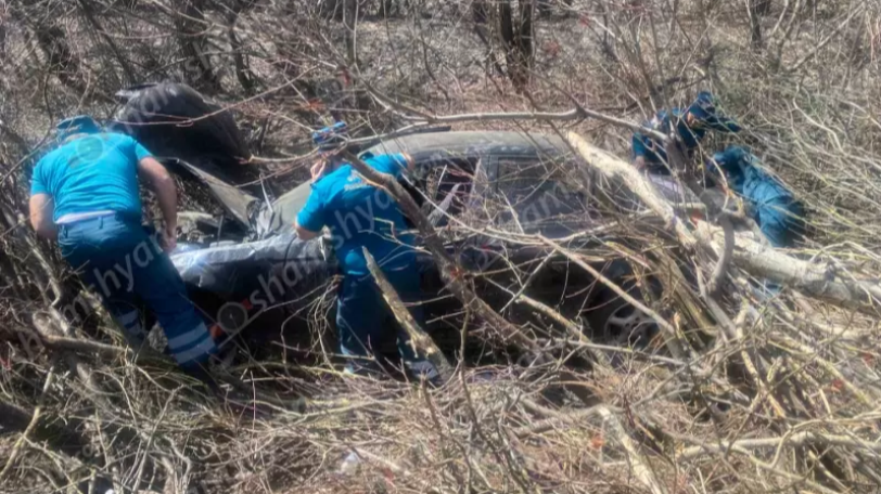 Բախվել են «Mercedes»-ն ու «BMW»-ը և վերջինը հայտնվել է ծառերի մեջ. Կա վիրավոր
