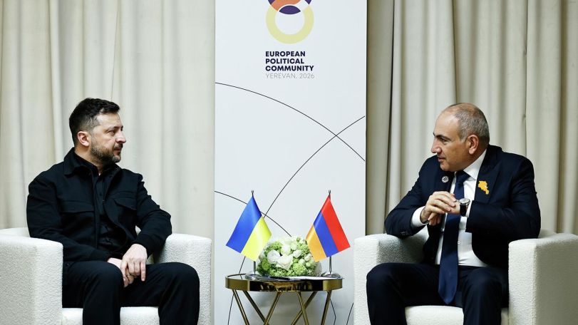 Երևանում երկու անուղեղ ռուսաֆոբներ, որոնք գերազանց ռուսերեն են խոսում, վատ անգլերենով են զրուցել. Մեդվեդևը՝ Փաշինյանի և Զելենսկու մասին