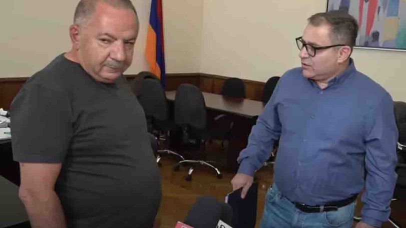 Խոնարհվել, թե չէ մեծերի առաջ՝ Նարեկ Մալյան-Աղվան Վարդանյան ոչ գրական հանդիպում