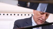 «Երբ ամեն պատահական անպիտան հասնում է երկրի բարձրագույն պաշտոններին, այլ բան սպասել չի կարելի։»