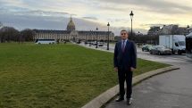 Այսօր, երբ Հայաստանի իշխանությունները ամեն գնով փորձում են թաքցնել առկա խնդիրները, ես չեմ կարող լռել. Արման Թաթոյան