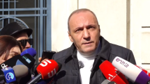 էս երկաթյա սյունը և էս թեղիները, դրանք լրիվ նույն բանն են, ավելին՝ թեղիներն ավելի վատն են. Արմեն Բեգոյան