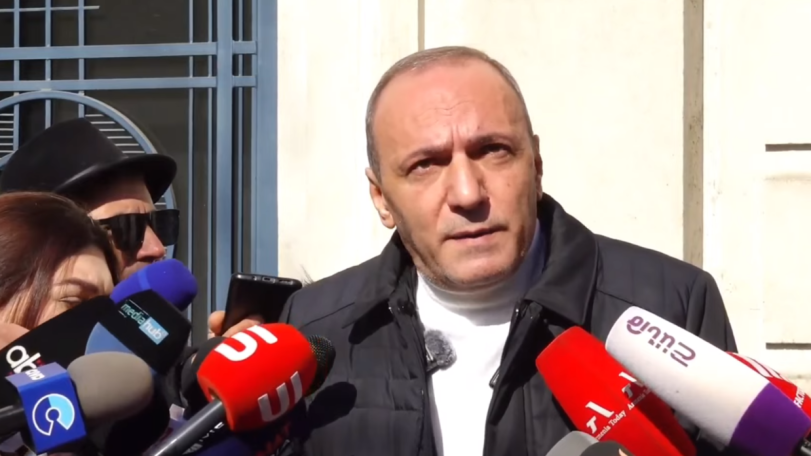էս երկաթյա սյունը և էս թեղիները, դրանք լրիվ նույն բանն են, ավելին՝ թեղիներն ավելի վատն են. Արմեն Բեգոյան