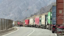 Բագրատաշենի անցակետի վրացական կողմում բեռնատարների երկար հերթերում վարորդները օրերով սպասում են Հայաստան մուտք գործելուն