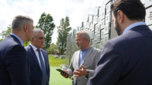 Զախարովան հայտարարել է, որ տեղեկություններ կհրապարակի Բուչա այցելած օտարերկրյա պաշտոնյաների մասին, որոնց թվում է Նոր Նորքի նախկին ղեկավարը