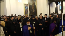 Հավատավոր ժողովուրդը Ամենայն Հայոց Կաթողիկոսի օրհնությունն է ստանում