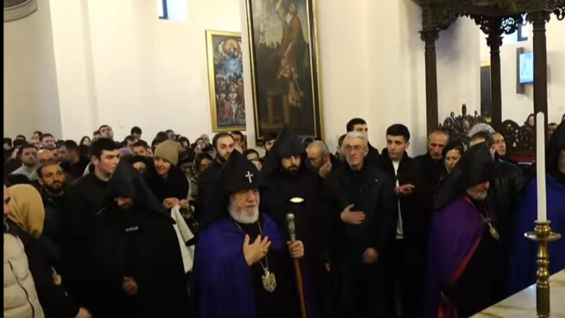 Հավատավոր ժողովուրդը Ամենայն Հայոց Կաթողիկոսի օրհնությունն է ստանում