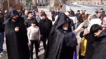 Գարեգին Երկրորդը օհնեց Սուրբ և անմահ պատարագի եկած հավատավոր ժողովրդի զավակներին