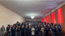 Հավաքվածները անուն առ անուն վանկարկել և ոտնկայս ծափահարել են կալանավորված սրբազաններին. Քրիստինե Վարդանյան
