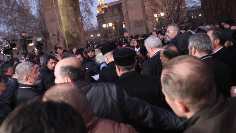 Սադրիչ վարքագծի համար 5 հոգի հեռացվել է Մայր տաճարի դիմացից. ՆԳՆ խոսնակ