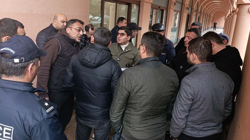Օնլայն պլատֆորմների ընկերությունները տաքսու վարորդների իրավունքները տոտալ խախտում են. Բողոքի ակցիա «Յանդեքսի» գրասենյակի դիմաց