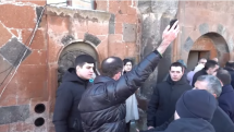 Փաշինյանին Թալինի եկեղեցում դիմավորեցին «Նոլդու Փաշինյան» երգի ձայնագրությամբ