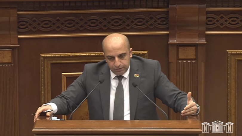 Բժիշկների աշխատավարձի ցածր հաշվարկային լինելը պայմանավորված է ավելի շատ մուտքագրման խնդիրների արդյունքում առաջացած ծավալները չհասցնելով. Հանձնաժողովի նախագահի ՔՊ-ական թեկնածու