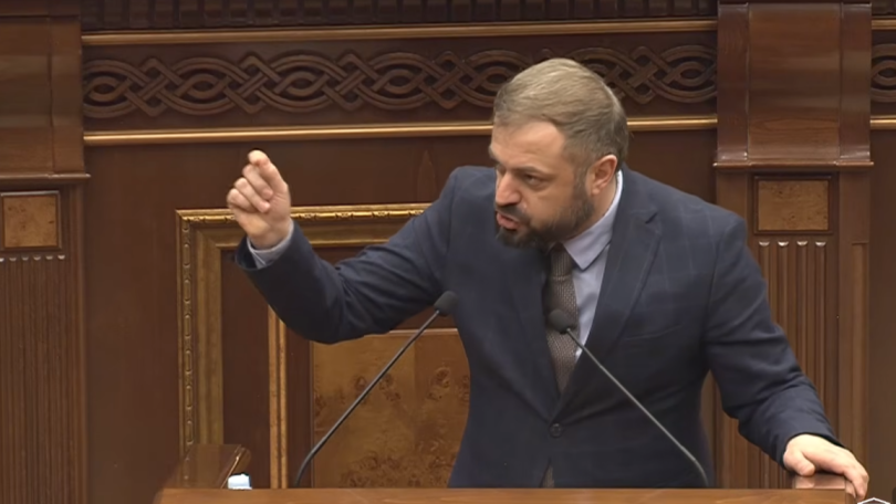 Այ ես իրենց հետ պրոբլեմ ունեմ, այ իրանց կողքը չեմ կանգնելու. Պապոյանը՝ կոնյակի սպիրտ արտահանողների մասին