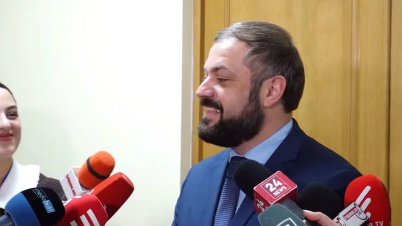 Աշխարհի տեկտոնական շարժումների ընթացքում միշտ զբաղված կլինենք կարկանդակ ուտելով. Պապոյանը՝ հարևանությամբ ընթացող պատերազմի մասին