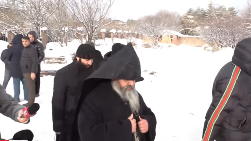 Խնդիր դուք ունեք, ես խնդիր չունեմ. Կարգալույծ քահանան՝ լրագրողին