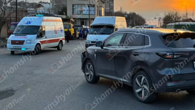 Bախվել են շտապօգնության «Toyota»-ն և «Changan»-ը
