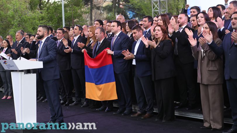 Մեր դրոշը մեր ձեռքերում է, մեր Արարատը՝ մեր սրտերում. Նարեկ Կարապետյան