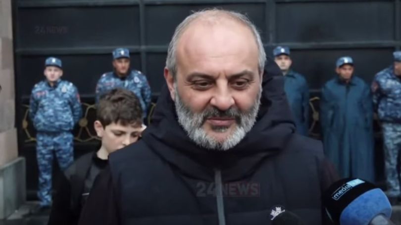 Անվստահության օրակարգը առկա հարց է, փողոցն ու Խորհրդարանը միասին պետք․ Բագրատ Սրբազան