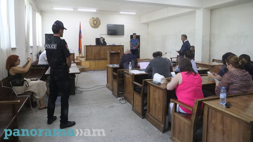 Դուք կողմնակալ եք, սպանության գործով դատը հետաձգել եք Միքայել սրբազանի գործը քննելու համար. Փաստաբանը դատավորին
