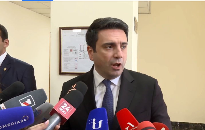 Ален Симонян: Для прихода к власти не нужны ничьи поцелуи