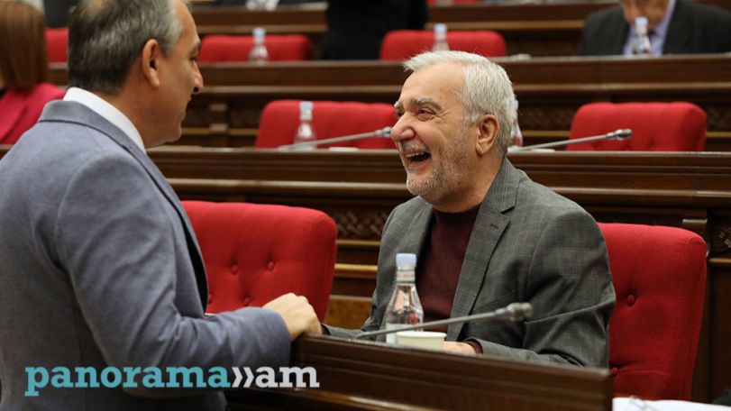 Ալեն Սիմոնյանը Անդրանիկ Քոչարյանի պատճառով ընդհատեց նիստը