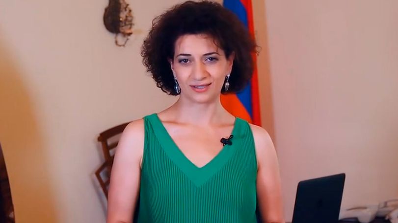 Աննա Հակոբյանը հիմա էլ շարքային քաղաքացուն է որակում «գեղցի»՝ «տխմարի ինքնավստահությամբ»